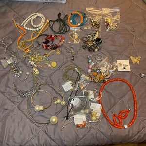 Mixed lot of used and new jewelry